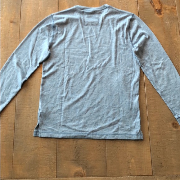 Hollister long sleeve - Picture 3 of 3